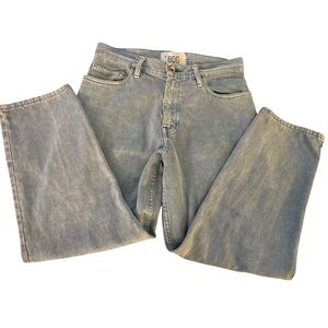URBAN OUTFITTERS BDG jeans, light blue wash, Bow fit, size 29-30.  Distressed.
